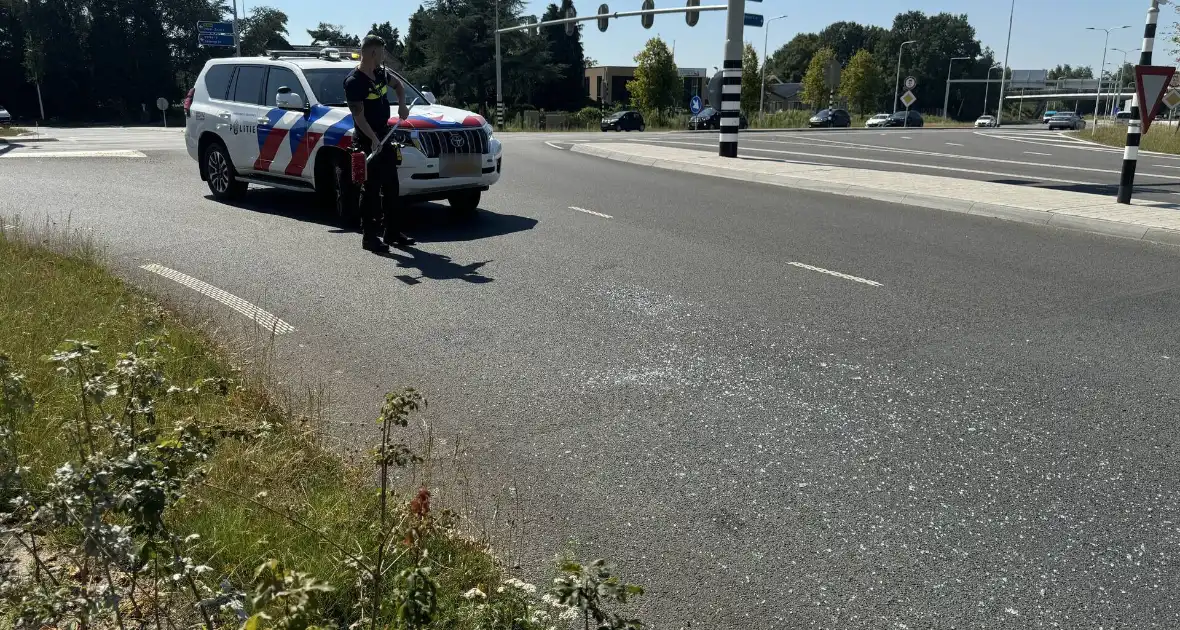 Camper botst op lijnbus - Foto 4