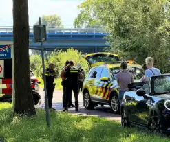 Man hard ten val met fiets, en raakt gewond aan arm