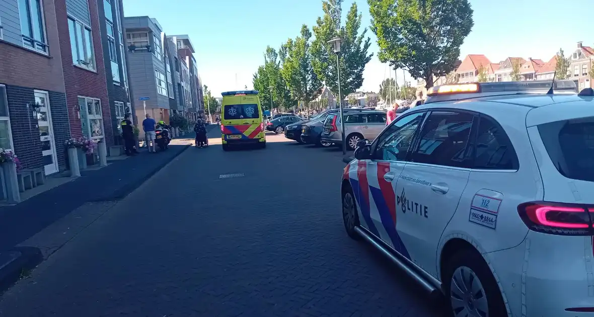 Persoon valt met hond tijdens oversteken - Foto 1