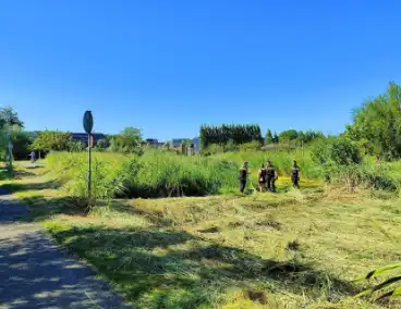 Dronken vrouw valt in rivier