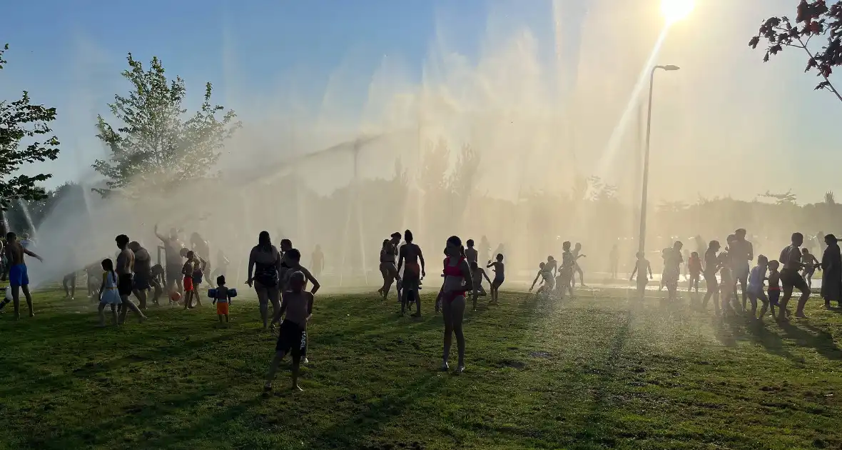 Grote opkomst bij waterfestijn door brandweer - Foto 6