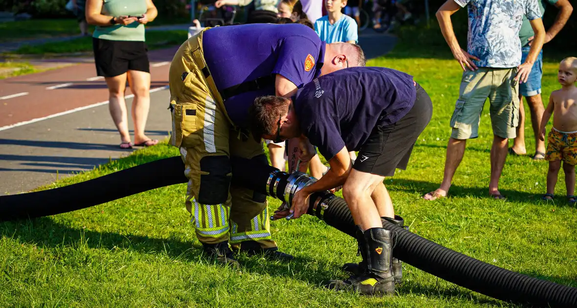 Grote opkomst aan kinderen bij waterfestijn met brandwer - Foto 12