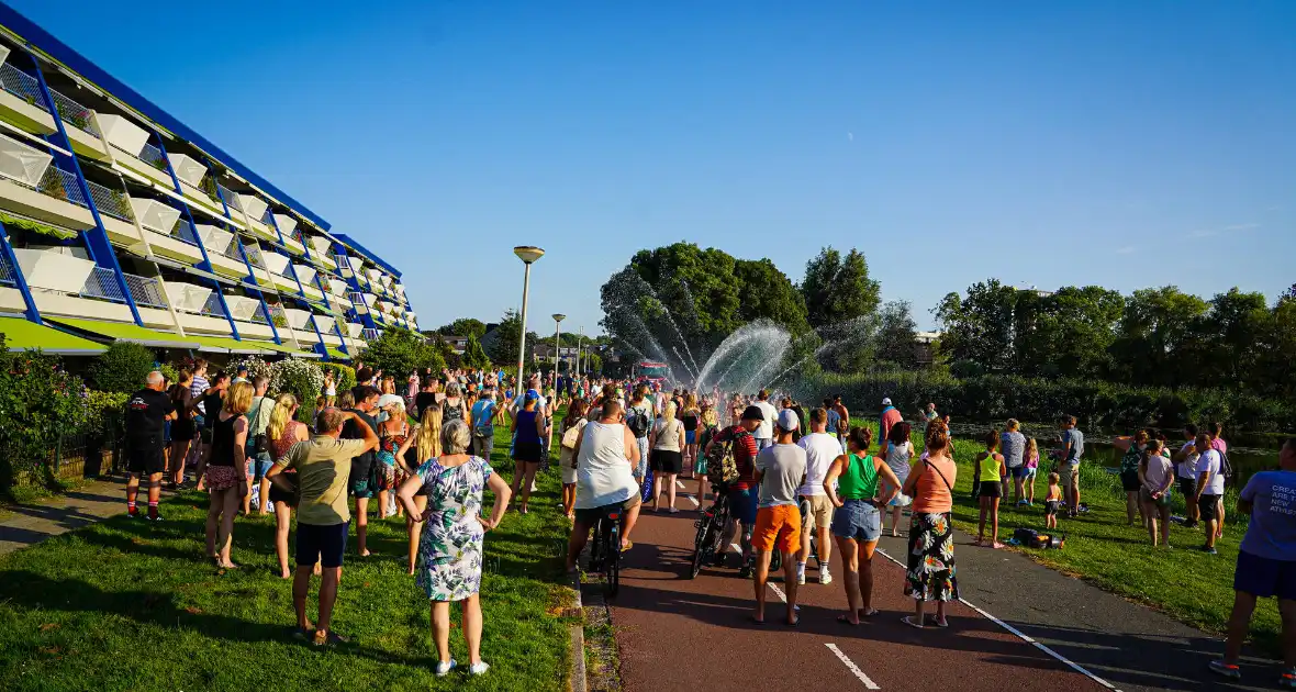 Grote opkomst aan kinderen bij waterfestijn met brandwer - Foto 5