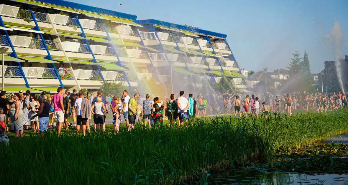 Grote opkomst aan kinderen bij waterfestijn met brandwer - Foto 7