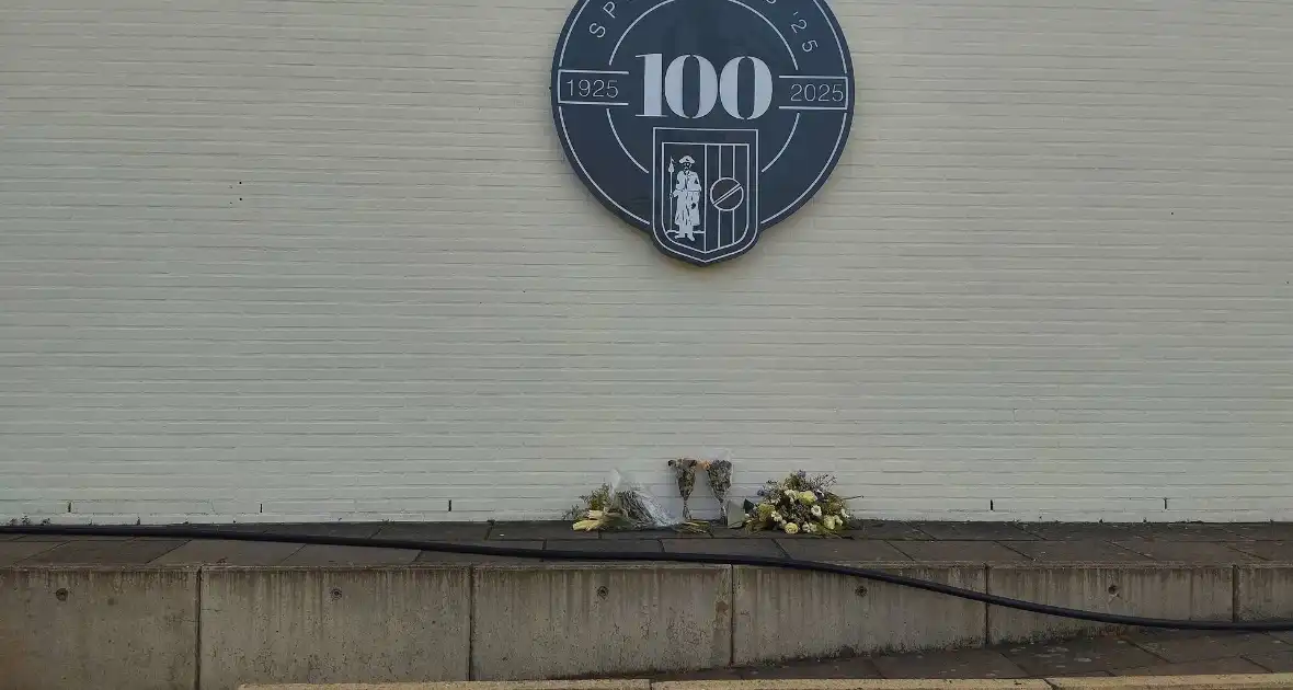 Bloemen neergelegd bij sportclub waar vrijwilliger Jean om het leven kwam - Foto 1