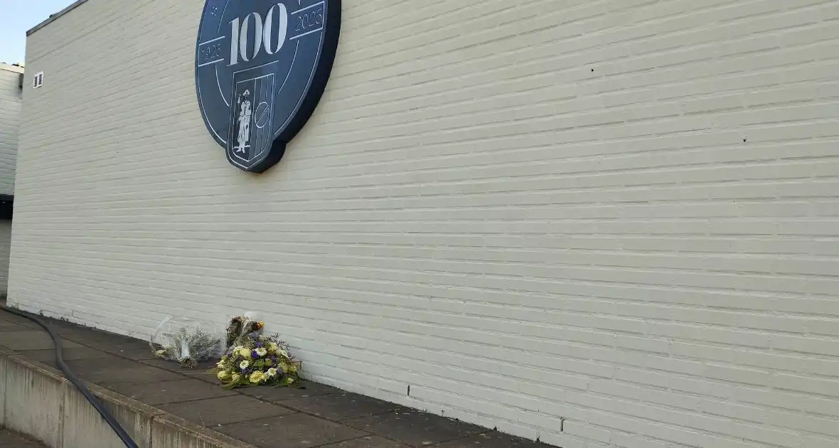 Bloemen neergelegd bij sportclub waar vrijwilliger Jean om het leven kwam - Foto 2