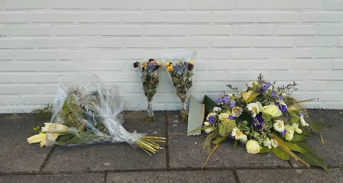 Bloemen neergelegd bij sportclub waar vrijwilliger Jean om het leven kwam - Foto 3