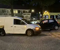 Schade en gewonde bij ongeval tussen twee auto's