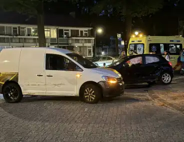 Schade en gewonde bij ongeval tussen twee auto's