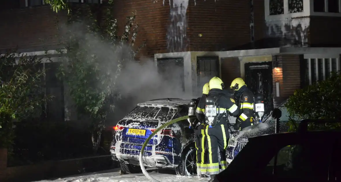 Elektrische auto van burgemeester in brand gestoken