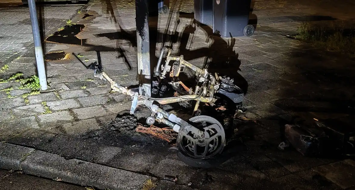 Scooter volledig uitbrand