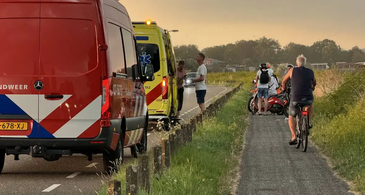 Persoon valt van fiets door wind