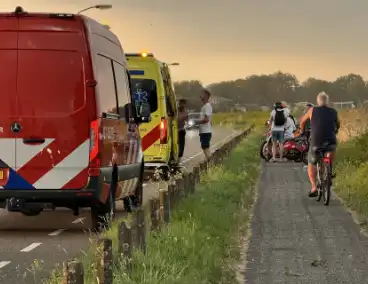 Persoon valt van fiets door wind