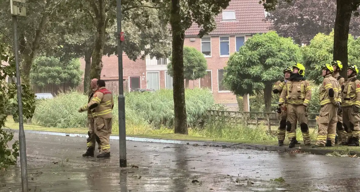 Brandweer druk met stormschade - Foto 1