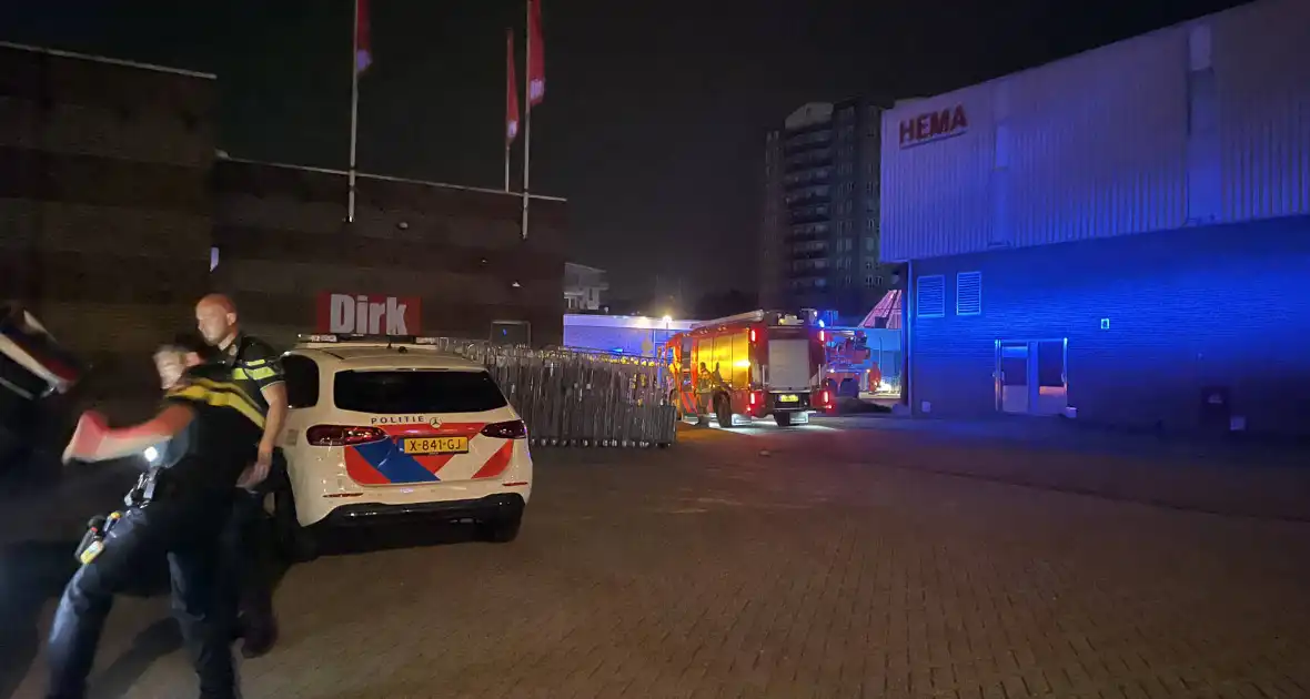 Grote brand in winkel - Foto 1