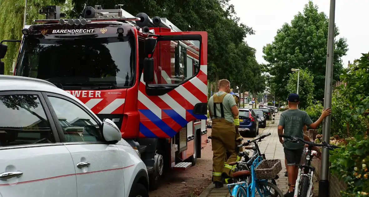 Brandweer doet onderzoek naar rookontwikkeling in kelder