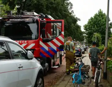 Brandweer doet onderzoek naar rookontwikkeling in kelder