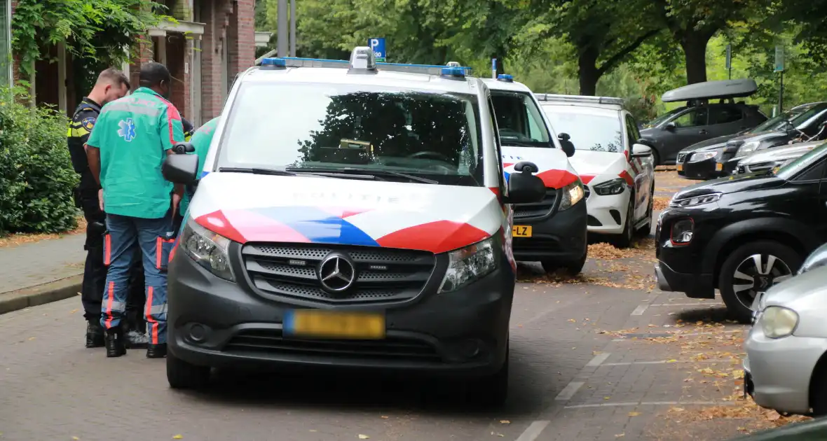 Personenauto raakt van de weg en belandt in sloot - Foto 6