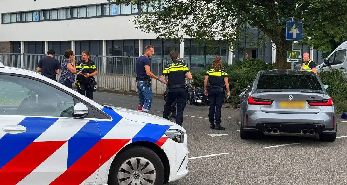 Motorrijder gewond na ongeval met personenauto - Foto 2