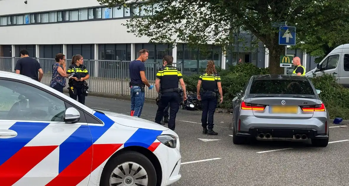 Motorrijder gewond na ongeval met personenauto - Foto 3