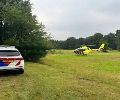 Traumateam ingevlogen voor steekincident, vrouw raakt zwaargewond