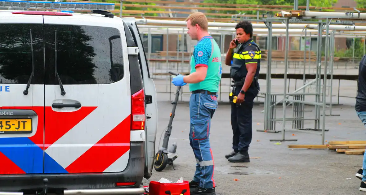 Bestuurder van electrische step klapt achterop personenauto - Foto 6