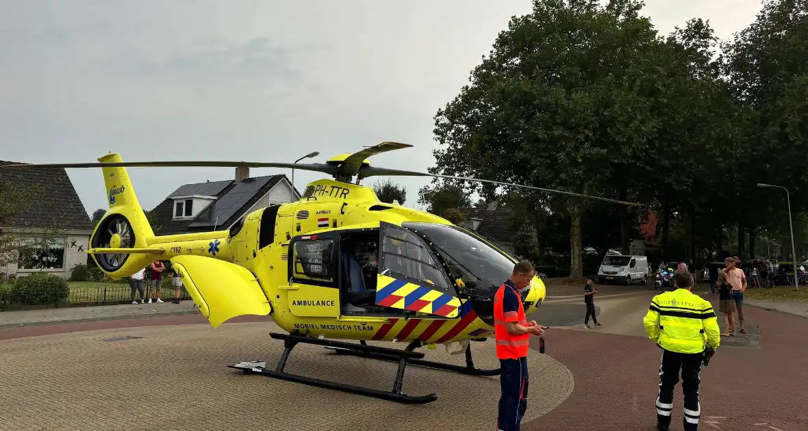 Traumahelikopter landt op kruising, inzet trekt veel bekijks