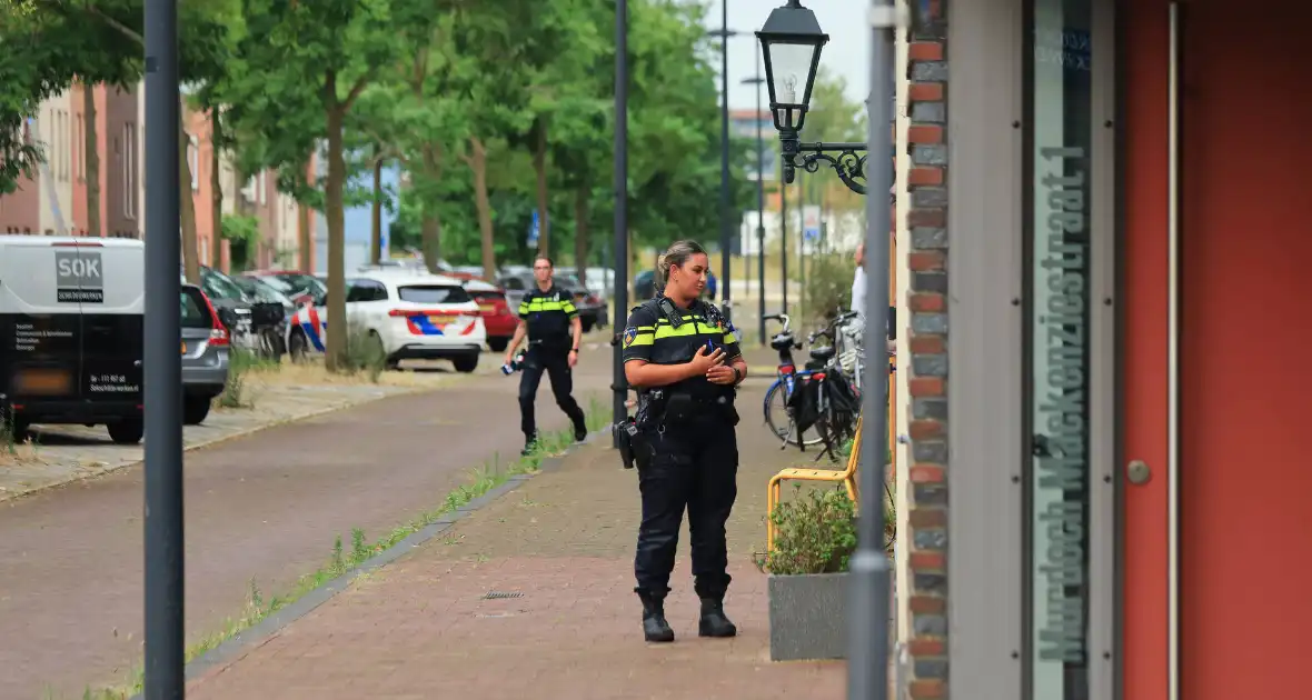 Politie doet onderzoek naar mogelijke woningoverval - Foto 3