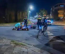 Persoon op pitbike gaat onderuit