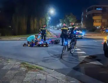 Persoon op pitbike gaat onderuit