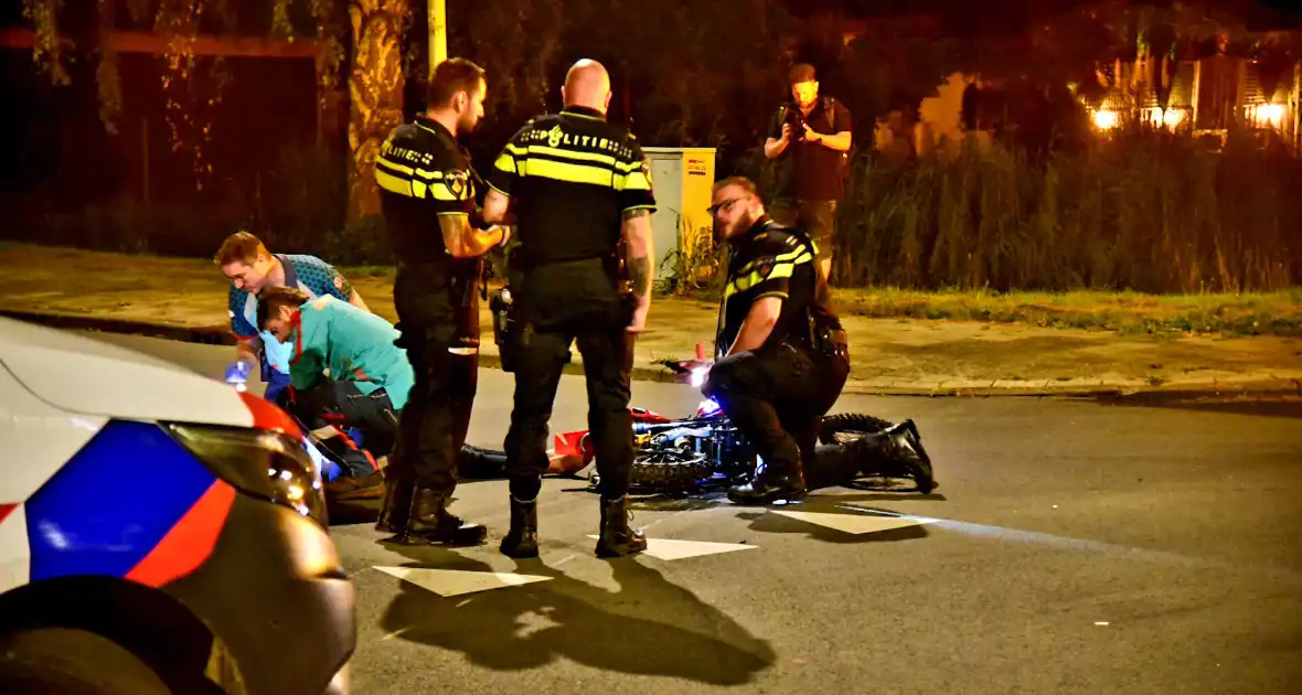 Persoon op pitbike gaat onderuit - Foto 7