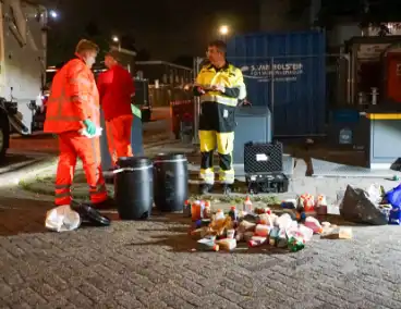 Ondergrondse container levert vreemde geuren en verdachte flessen op