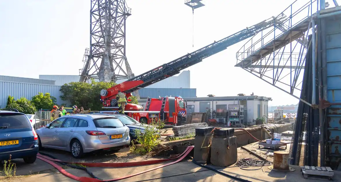 Brand op schip dat voor reparatie ligt in Dok - Foto 2