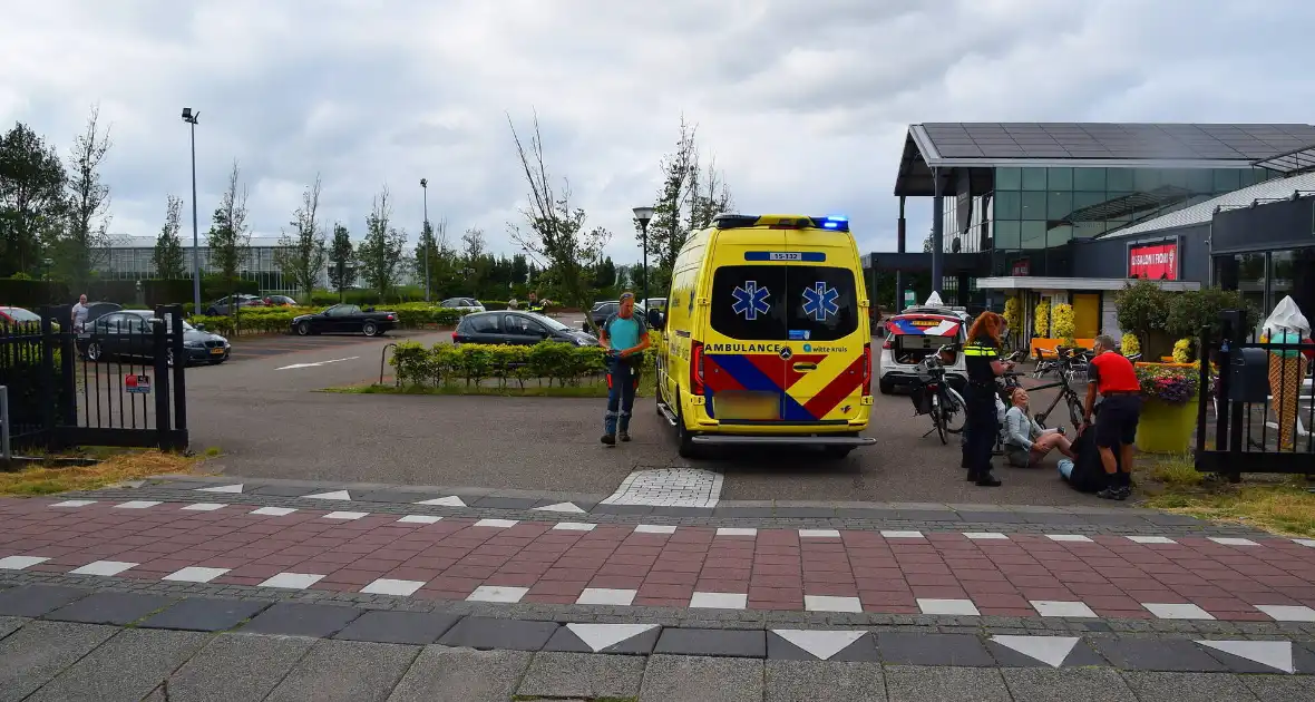 Persoon op fiets aangereden door personenauto