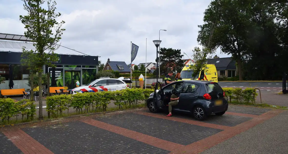 Persoon op fiets aangereden door personenauto - Foto 4