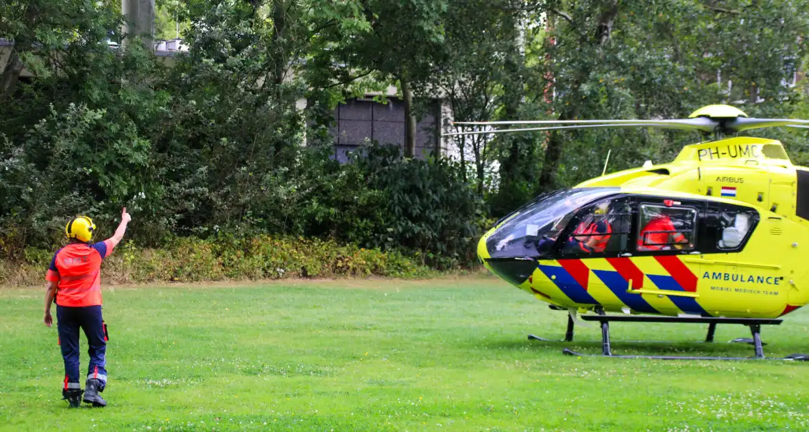 Traumahelikopter geland voor incident met kind - Foto 6