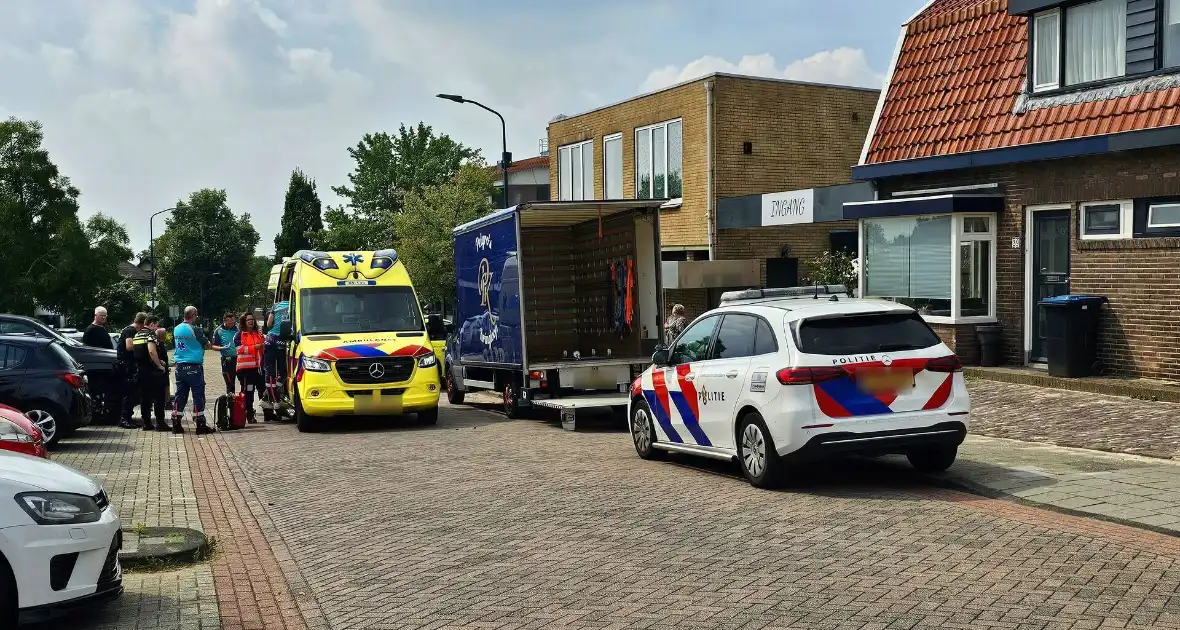 Traumahelikopter geland voor incident op straat - Foto 1