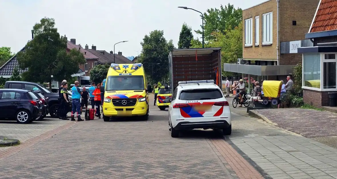 Traumahelikopter geland voor incident op straat - Foto 2