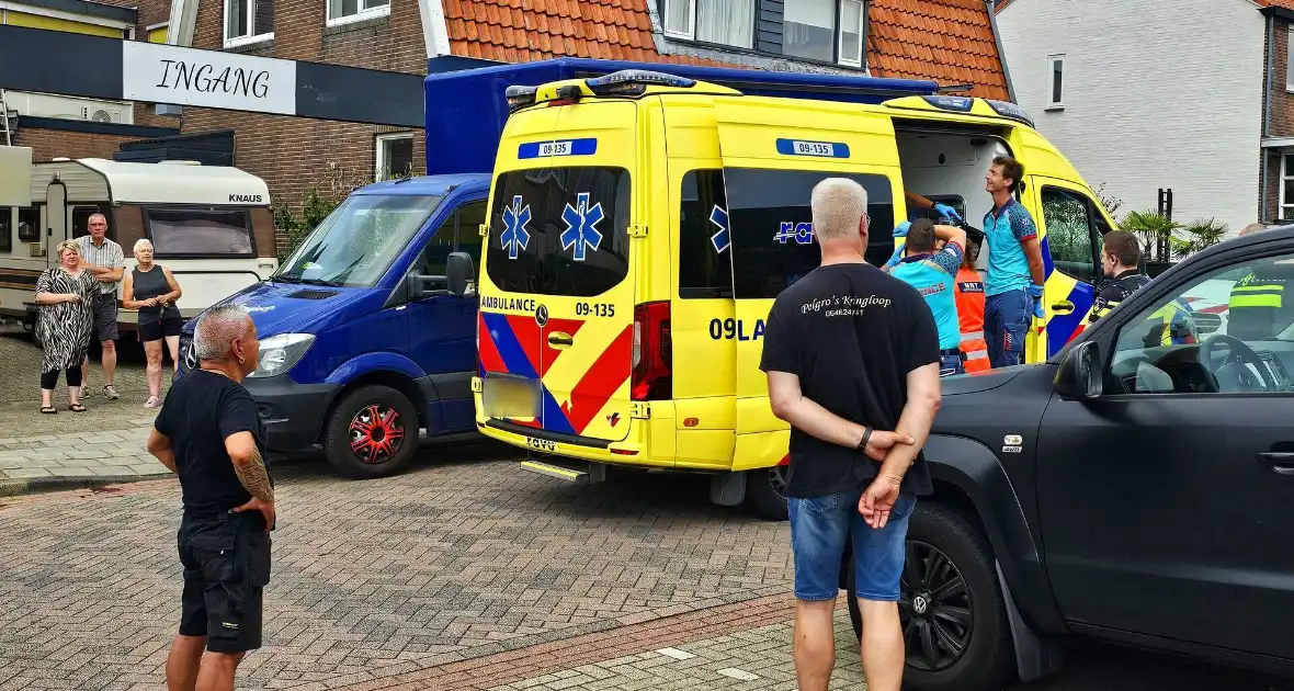 Traumahelikopter geland voor incident op straat - Foto 3