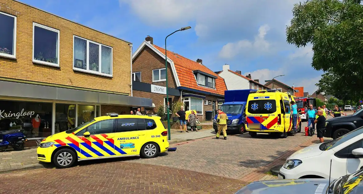 Traumahelikopter geland voor incident op straat - Foto 4