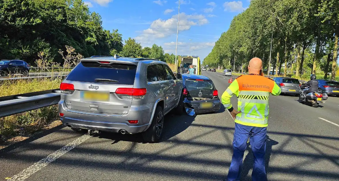 Bestuurder valt in slaap achter stuur en klapt op vangrail - Foto 3