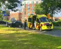 Automobilist klapt op lantaarnpaal