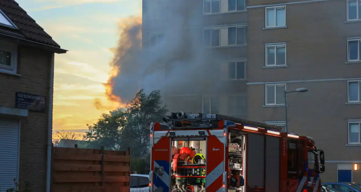 Grote schade na uitslaande brand in flatwoning