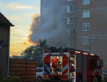 Grote schade na uitslaande brand in flatwoning