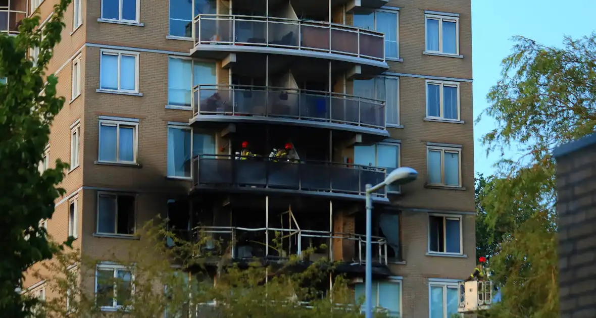 Grote schade na uitslaande brand in flatwoning - Foto 1