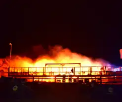 Strandtent verwoest door vlammenzee