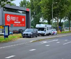 Kop-staart aanrijding tussen camper en bestelbus