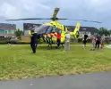 Traumahelikopter trekt veel bekijks in woonwijk