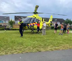 Traumahelikopter trekt veel bekijks in woonwijk