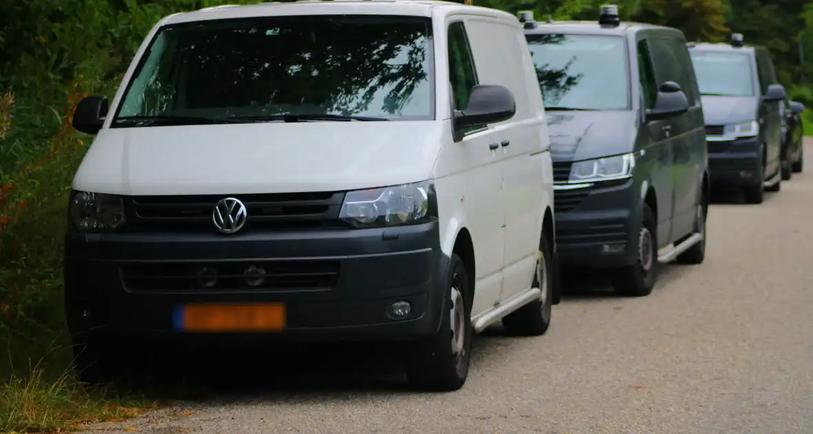 Bos afgesloten tijdens politieonderzoek - Foto 6